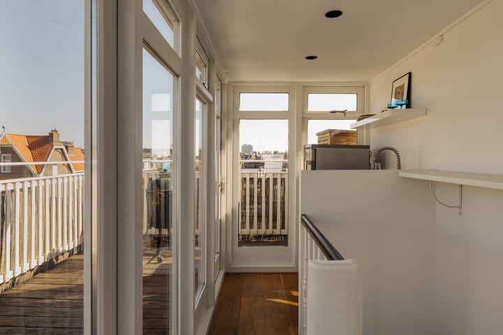 Photo 33 of Van Baerlestraat 148-2