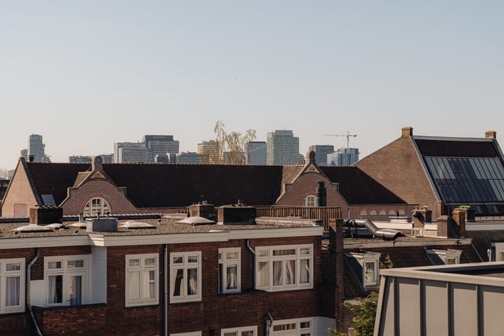 Photo 37 of Van Baerlestraat 148-2