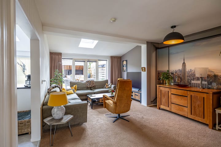 Foto 3 van Mondsteen 6