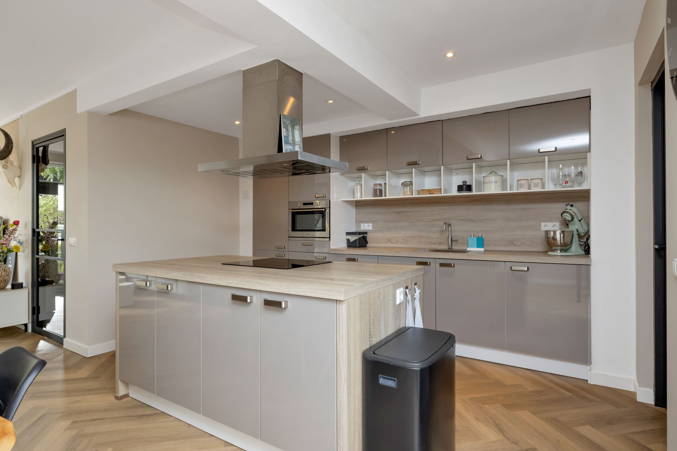 Photo 3 of Irenestraat 3