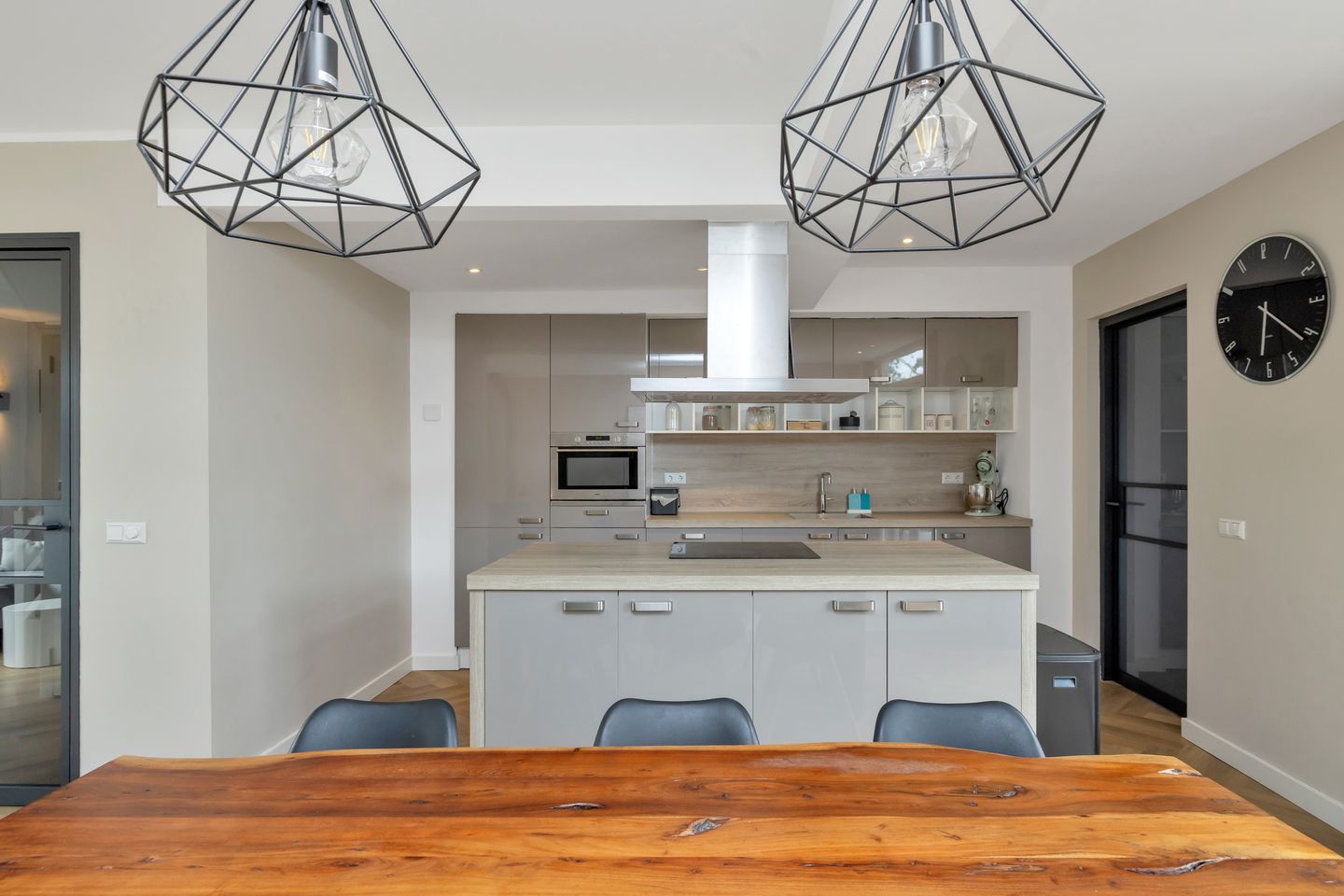 Photo 14 of Irenestraat 3