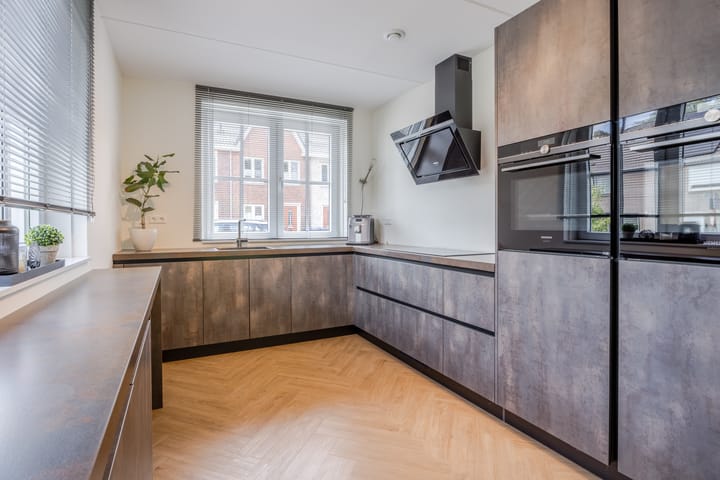 Foto 6 van Vierasser 100