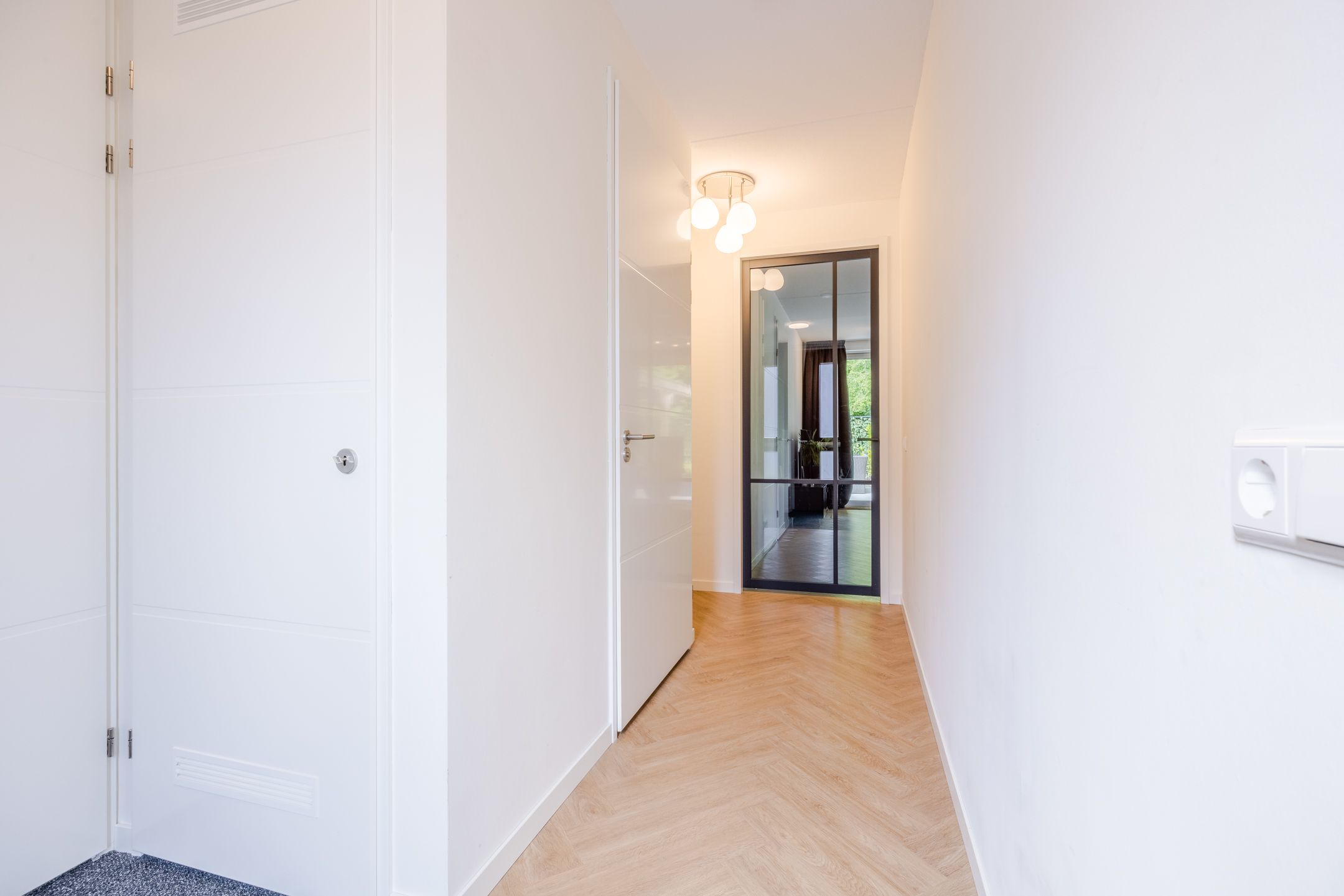 Foto 12 van Vierasser 100