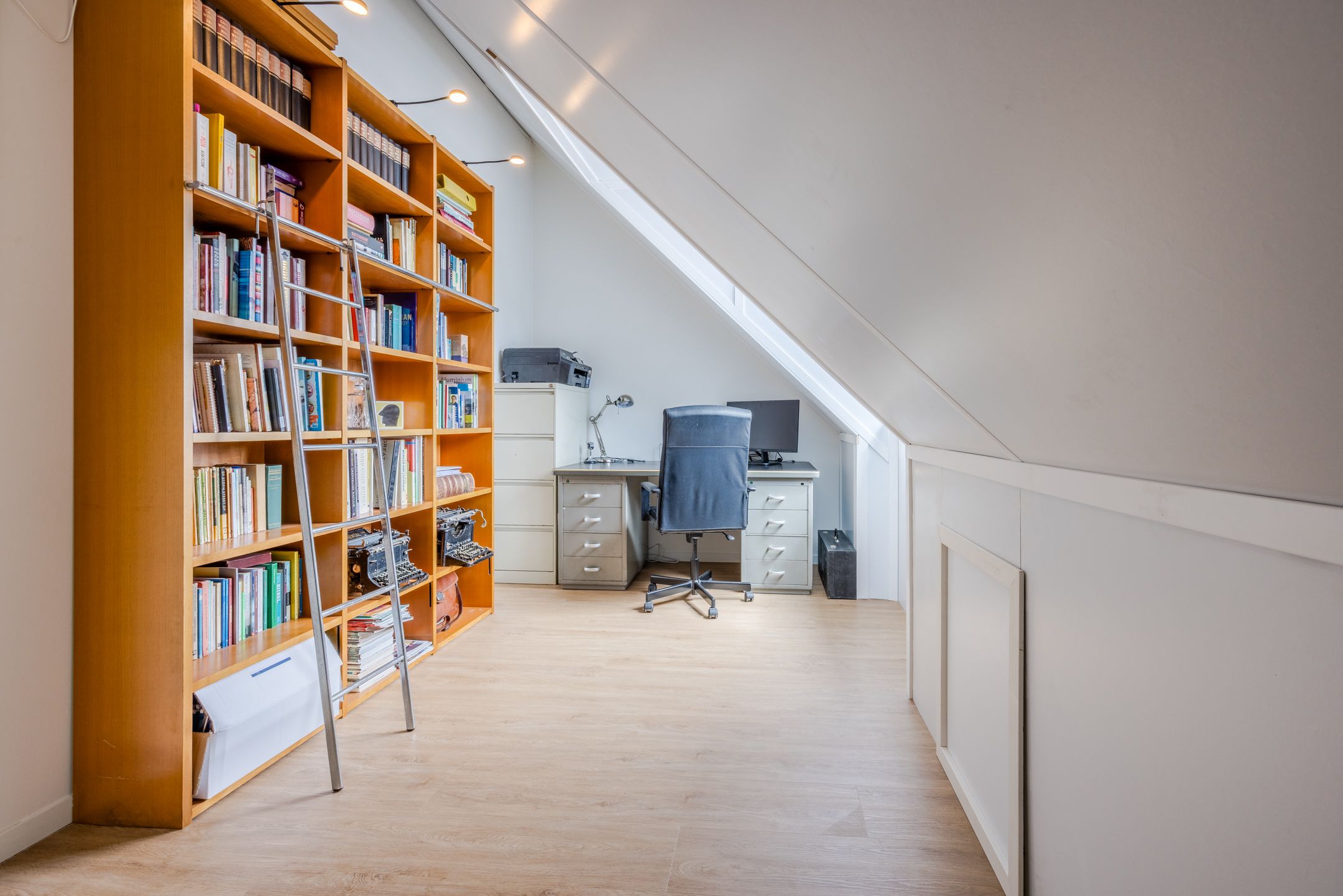 Foto 21 van Vierasser 100