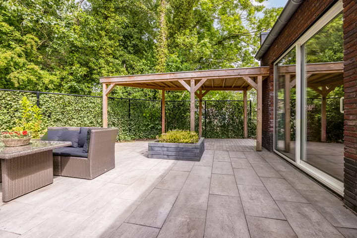 Foto 28 van Vierasser 100