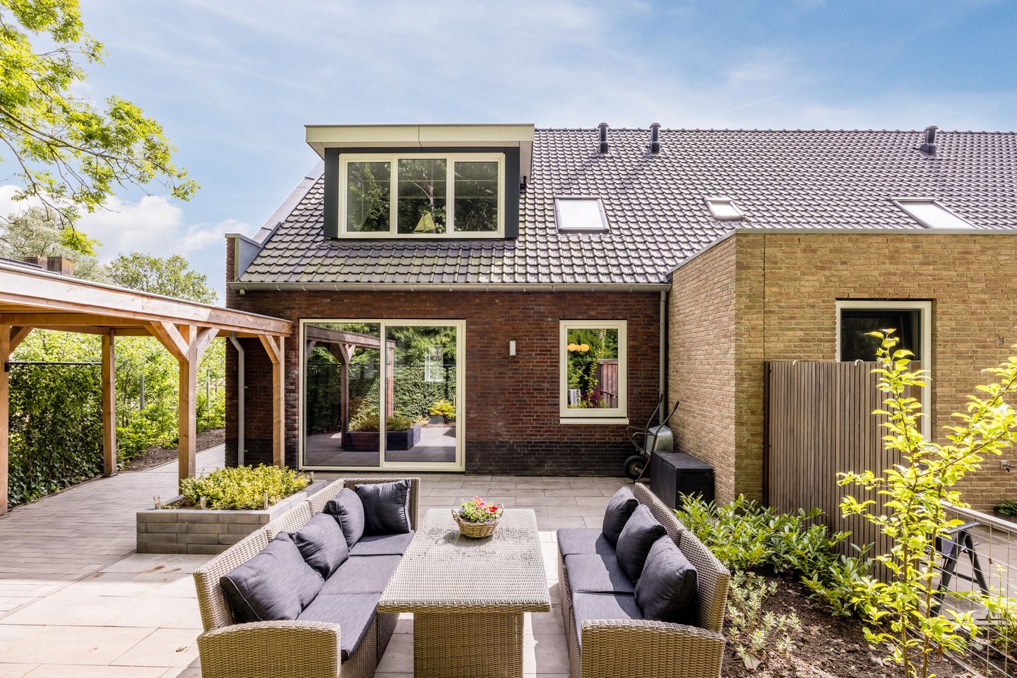 Foto 29 van Vierasser 100