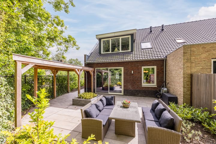 Foto 30 van Vierasser 100