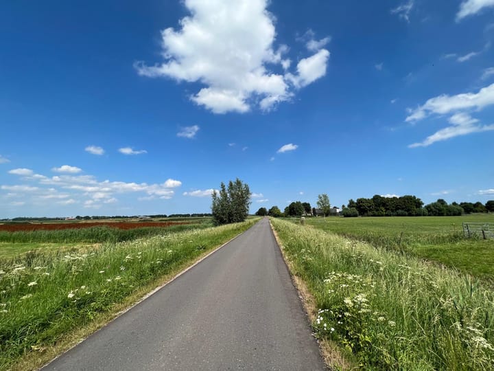 Photo 2 of Middenweg 2