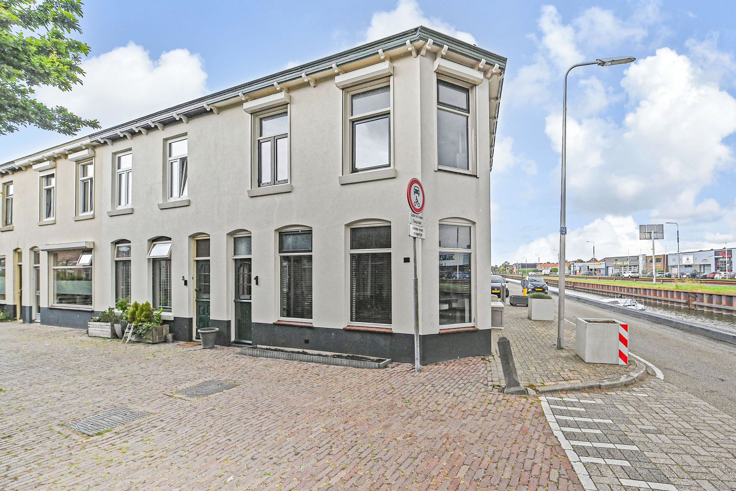 Photo 25 of Bloemenstraat 3