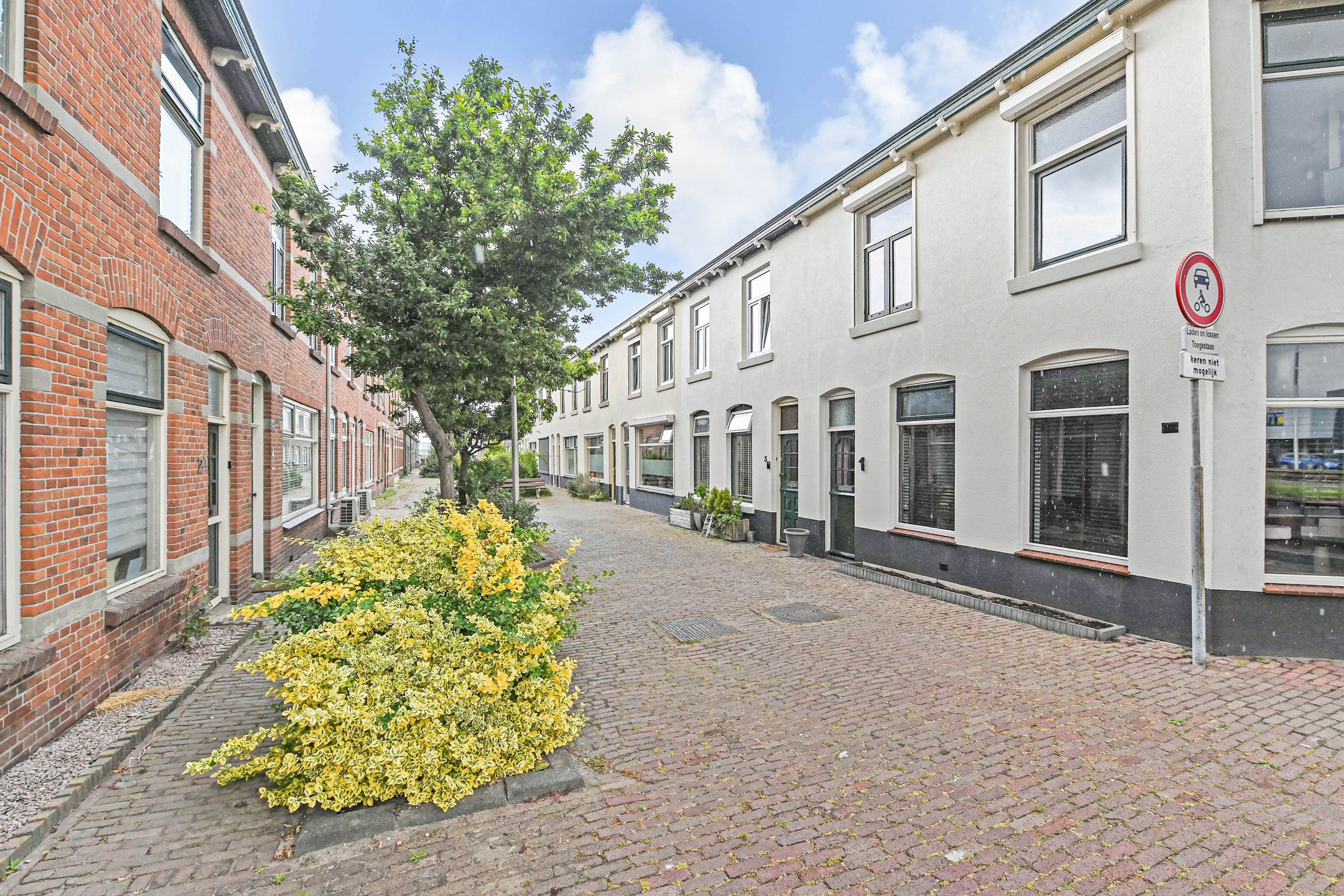 Photo 24 of Bloemenstraat 3