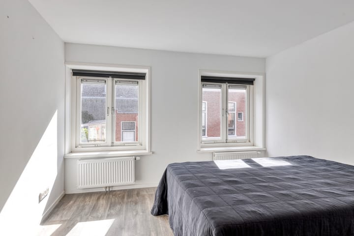 Photo 9 of Ubbo Emmiusstraat 23