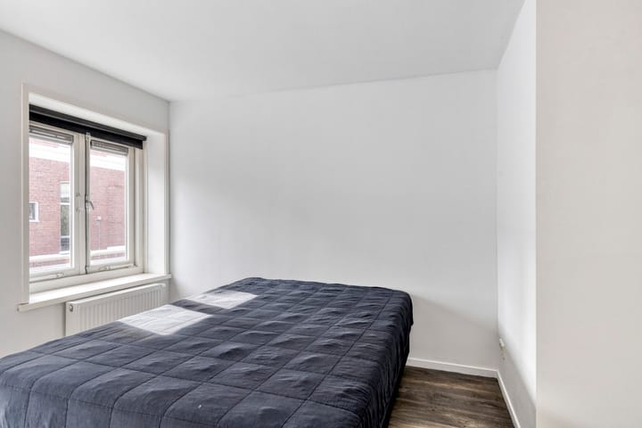 Photo 10 of Ubbo Emmiusstraat 23