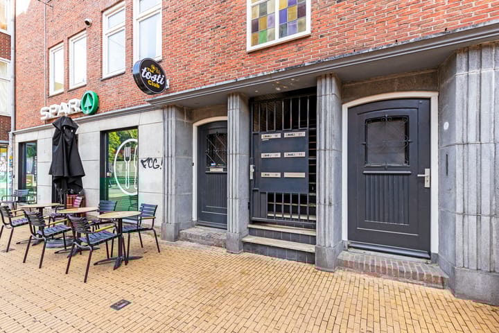 Photo 16 of Ubbo Emmiusstraat 23