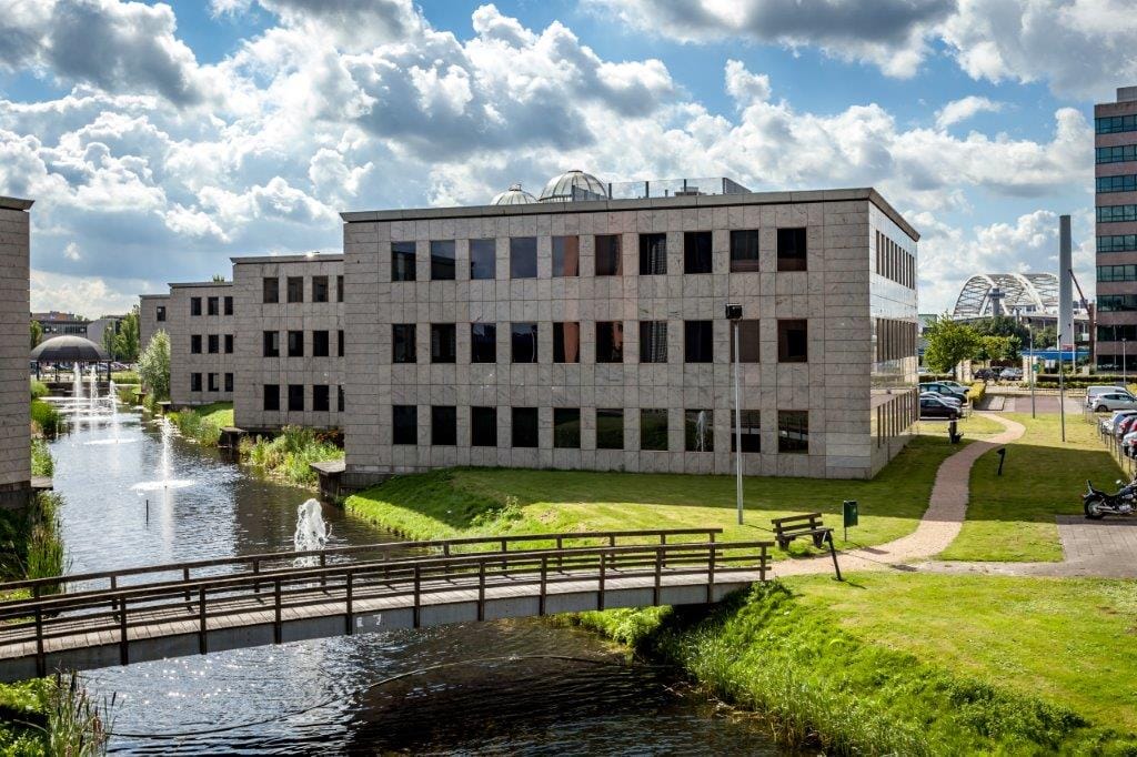 Bekijk foto 2 van Rivium 1e straat 17-23