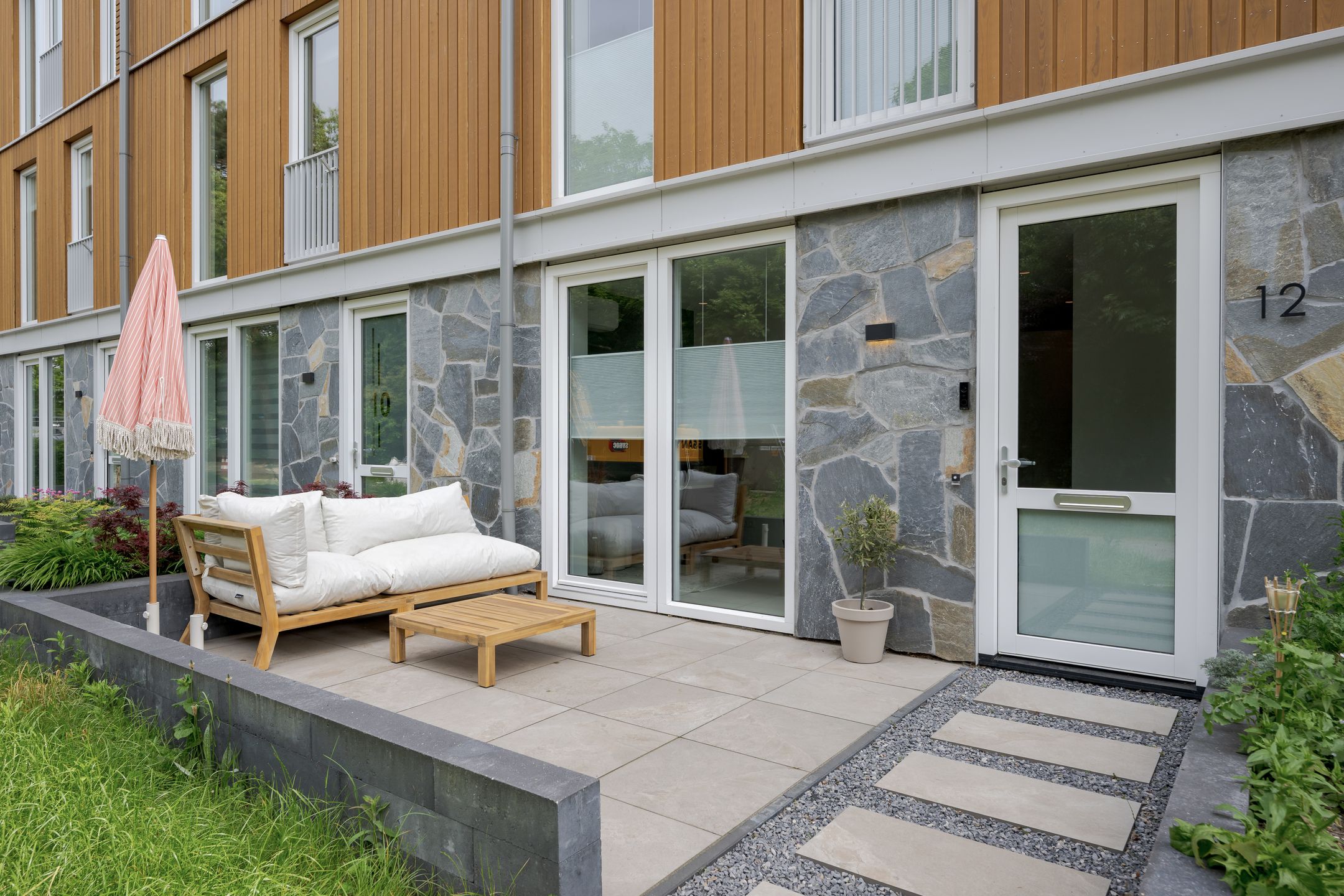 Photo 6 of Nelson Mandelapad 12