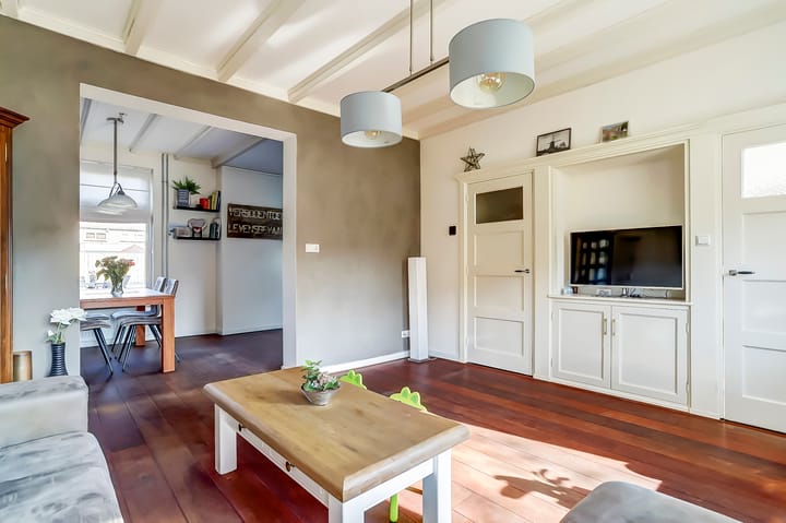 Foto 10 van Julianastraat 4