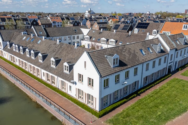 Foto 1 van Aart van der Leeuwlaan 41