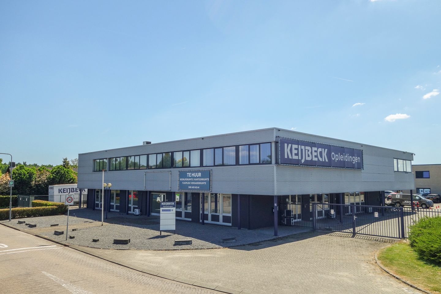 View photo 1 of Handelsweg 5