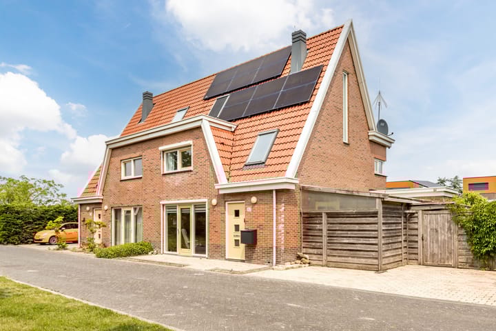 Foto 1 van Neeltje Lokerseland 42