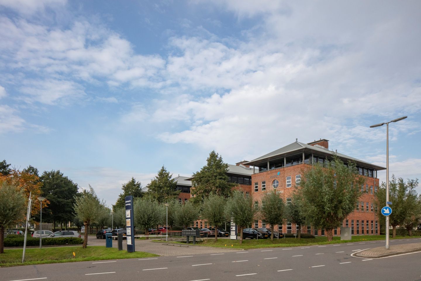 Bekijk foto 2 van 's-Gravenweg 17
