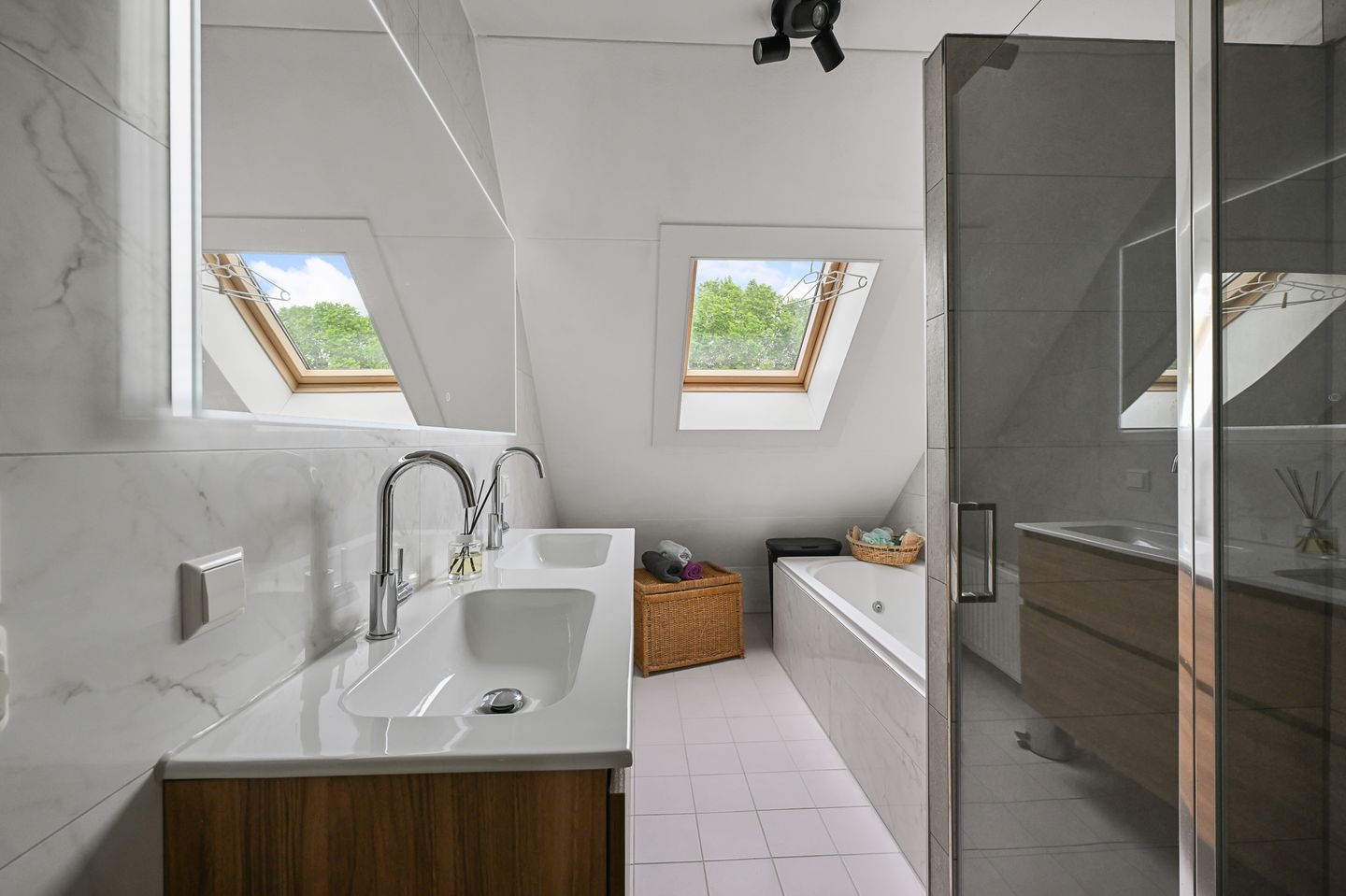 Foto 19 van Suze Groenewegstraat 59