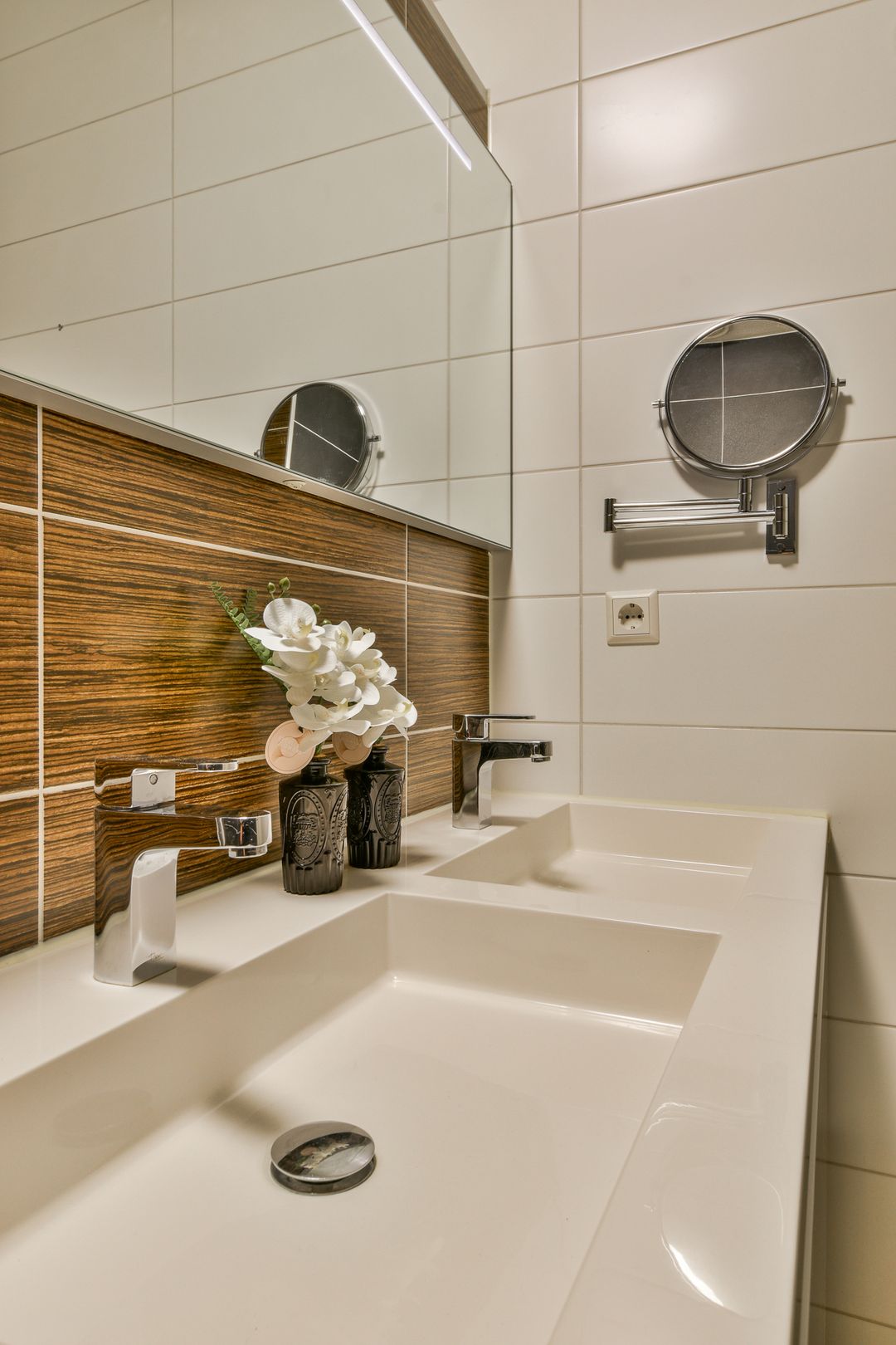 Foto 23 van Eva Besnyöstraat 495