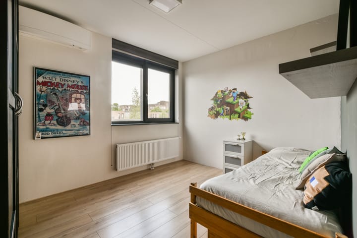 Foto 18 van Eva Besnyöstraat 495