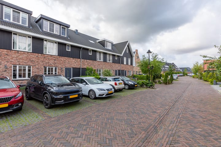 Foto 8 van Lev Landaustraat 10