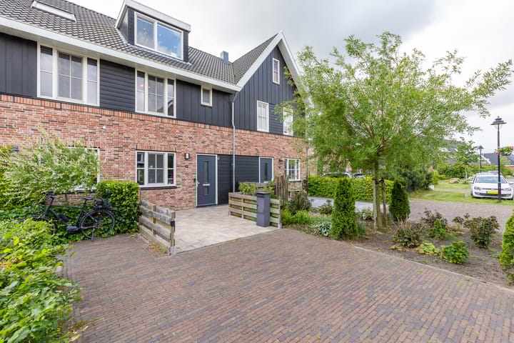 Foto 9 van Lev Landaustraat 10