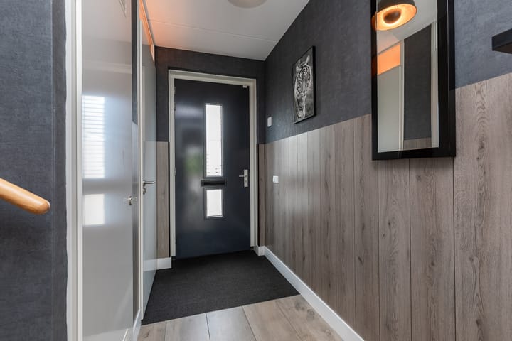 Foto 16 van Lev Landaustraat 10