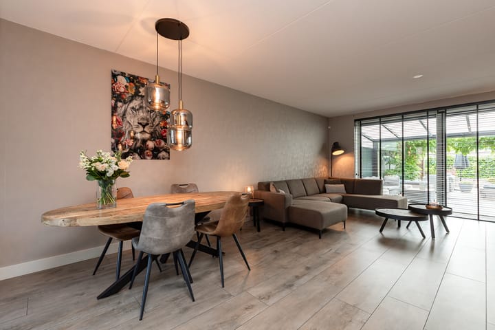 Foto 18 van Lev Landaustraat 10