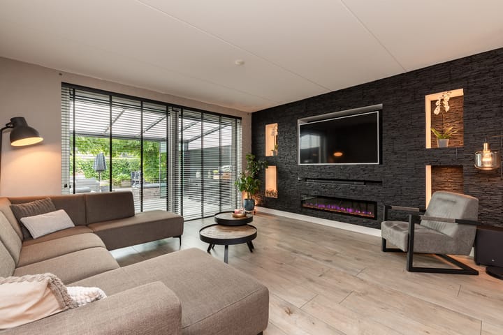 Foto 19 van Lev Landaustraat 10