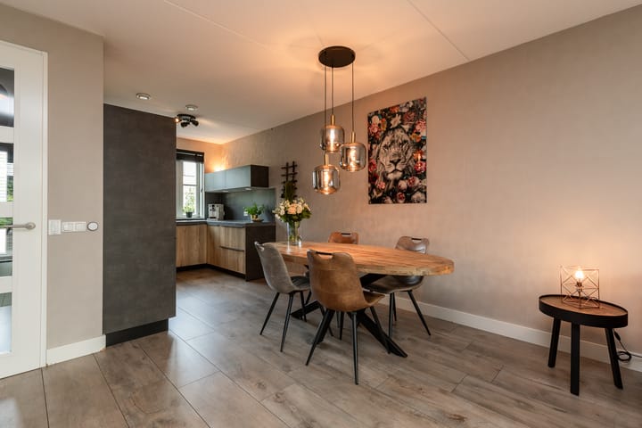 Foto 22 van Lev Landaustraat 10