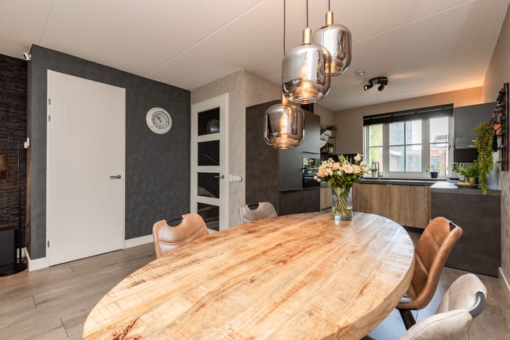 Foto 23 van Lev Landaustraat 10