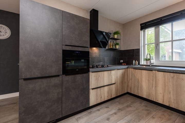 Foto 25 van Lev Landaustraat 10