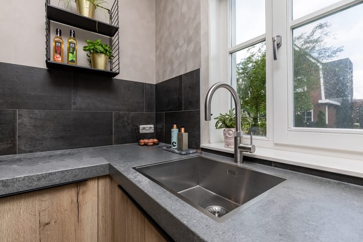 Foto 27 van Lev Landaustraat 10