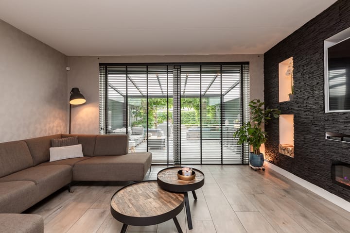 Foto 30 van Lev Landaustraat 10