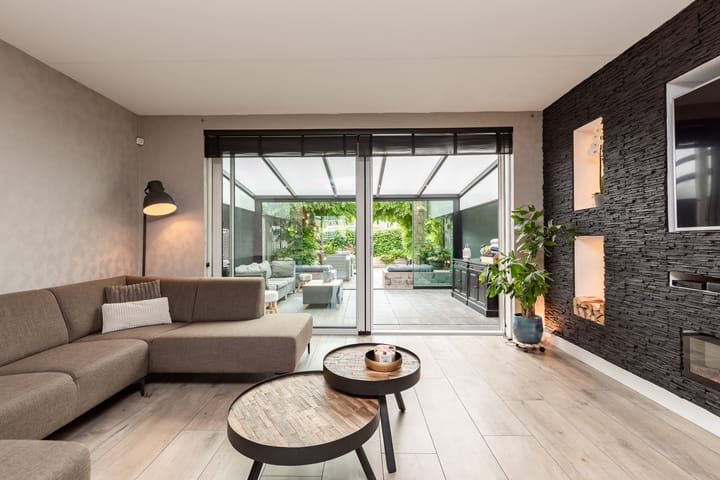 Foto 31 van Lev Landaustraat 10