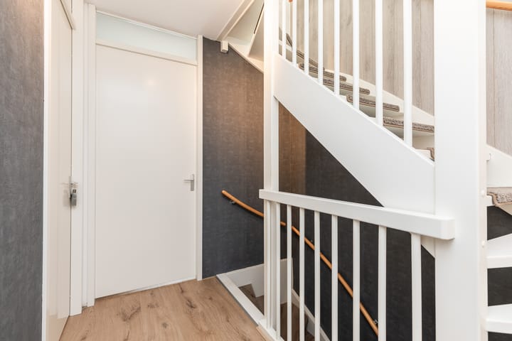 Foto 48 van Lev Landaustraat 10