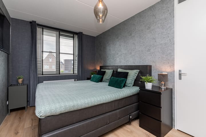 Foto 50 van Lev Landaustraat 10