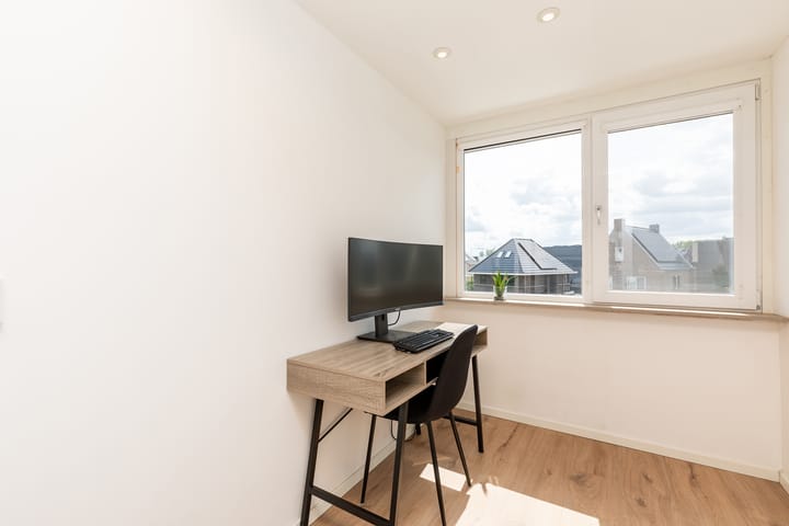 Foto 69 van Lev Landaustraat 10