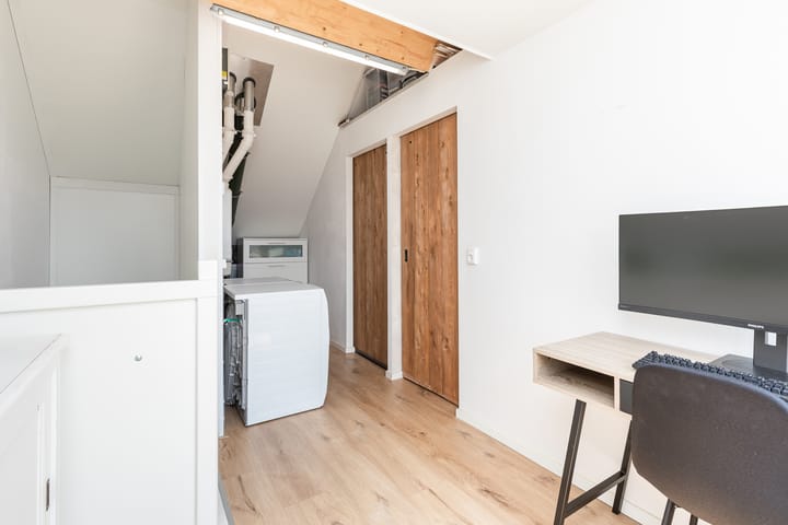 Foto 71 van Lev Landaustraat 10