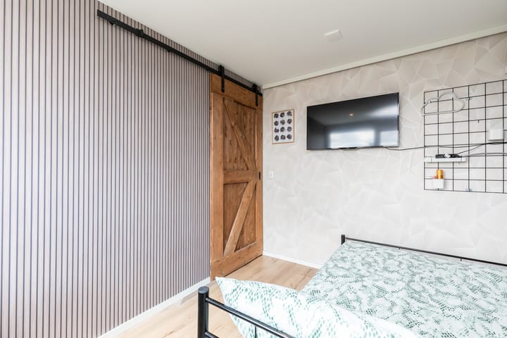 Foto 74 van Lev Landaustraat 10