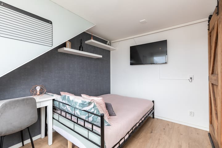 Foto 76 van Lev Landaustraat 10