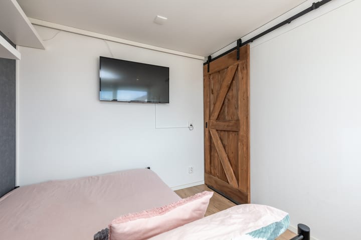 Foto 77 van Lev Landaustraat 10