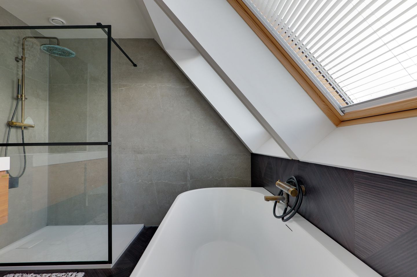 Foto 44 van Tiengastraat 14-A