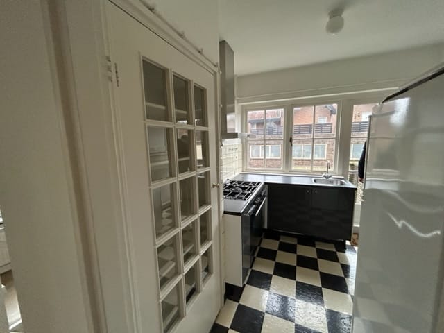 Photo 6 of Naarderstraat 14-B