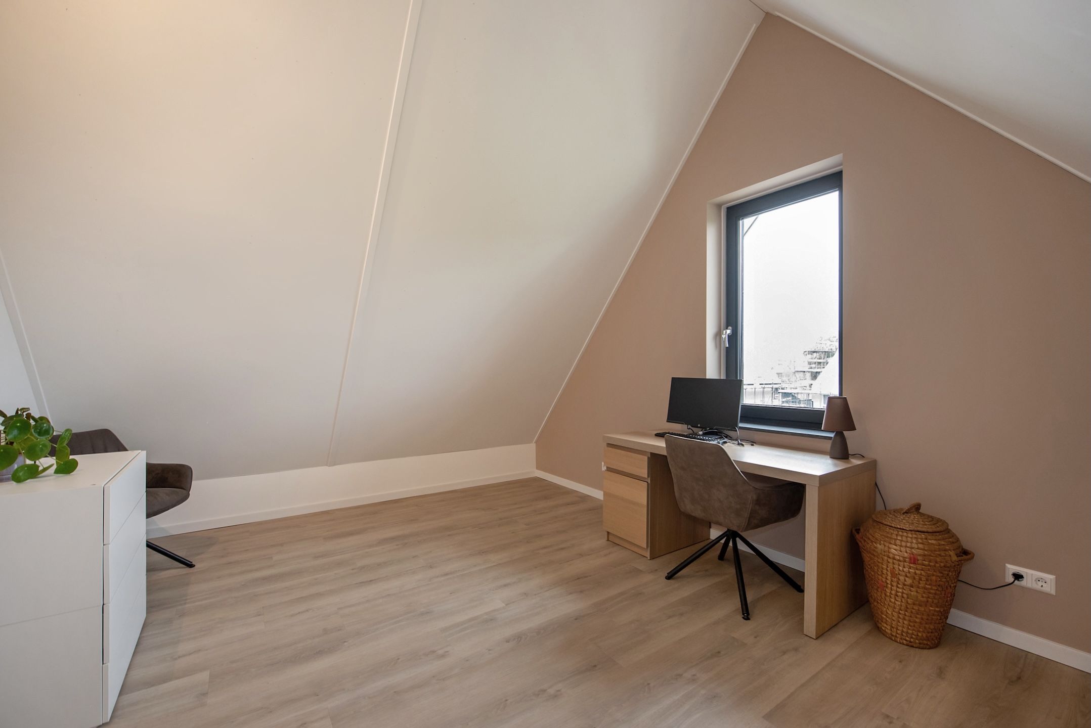 Photo 45 of Lookwatering 55-A