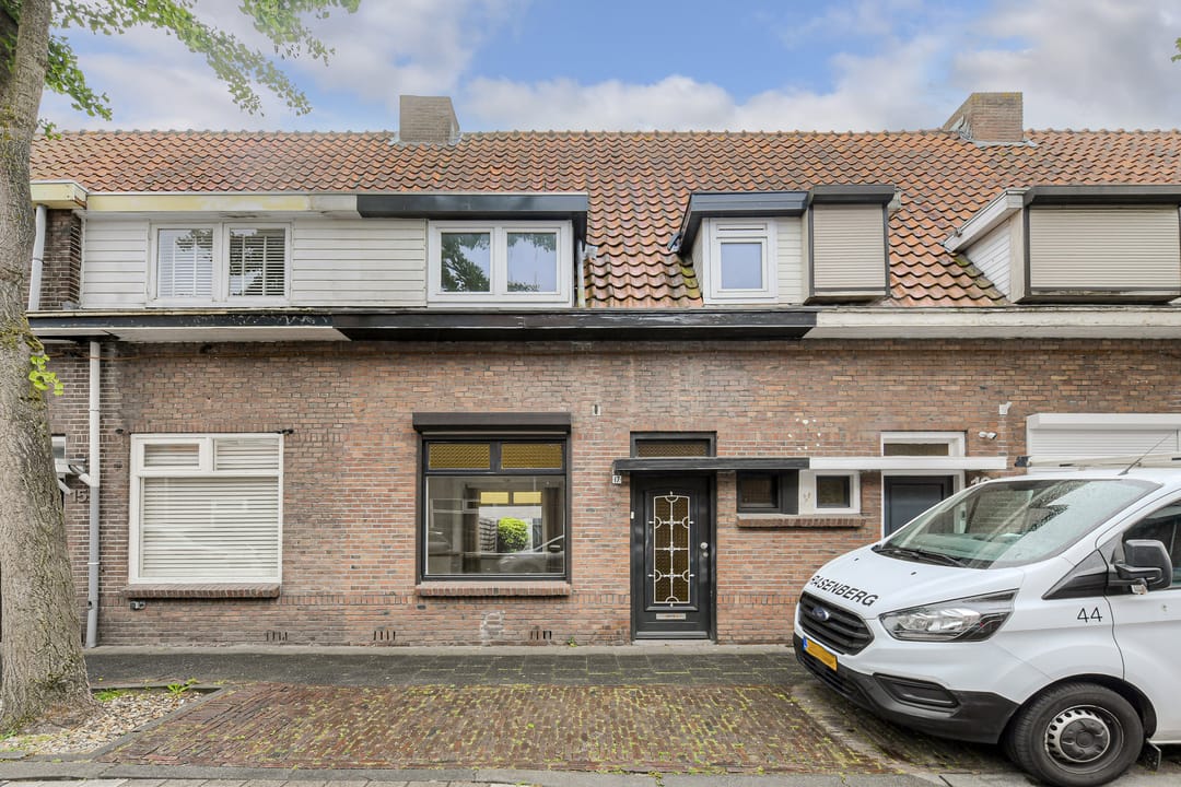 Photo 2 of Plataanstraat 17