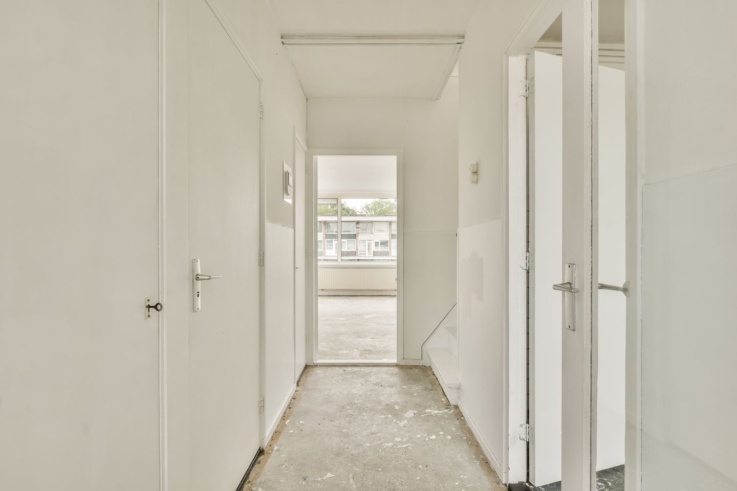 Photo 4 of Van Oldenbarneveltplein 42